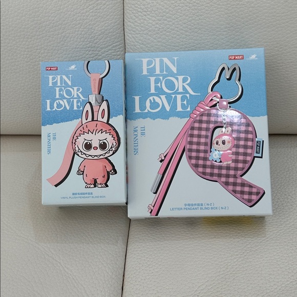 NIB Pop Mart Labubu Pin For Love Q Vinyl Plush & Letter Pendant Keychain - Picture 2 of 12